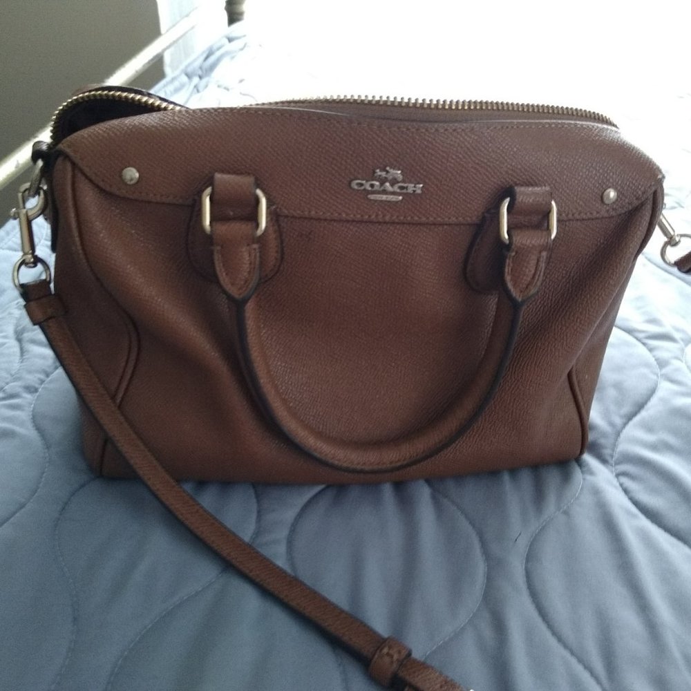 INI BENNETT SATCHEL IN CROSSGRAIN LEATHER (COACH F57521)
